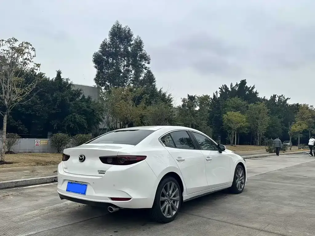 Mazda 3 Axela — фото 3