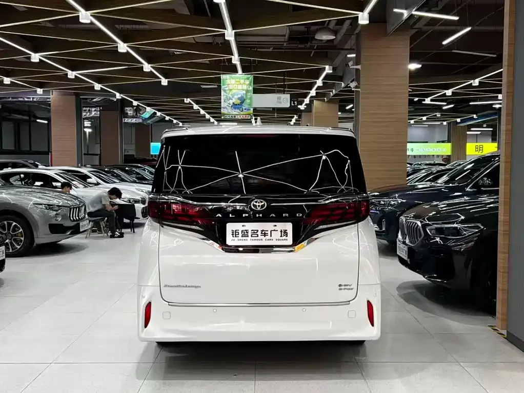 Toyota Alphard — фото 7