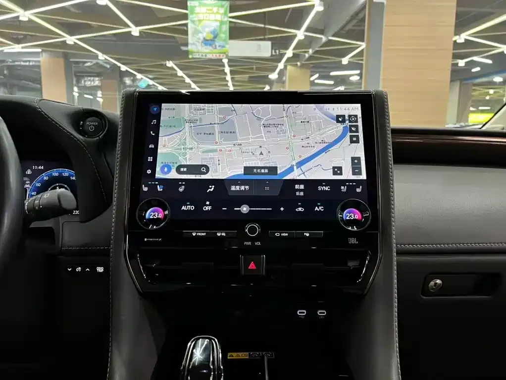 Toyota Alphard — фото 8