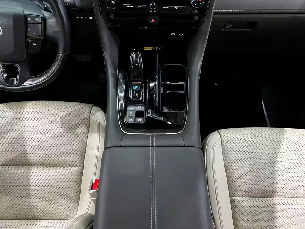 Toyota Alphard — фото 2