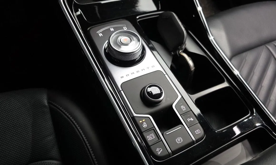 Kia Sorento — фото 8