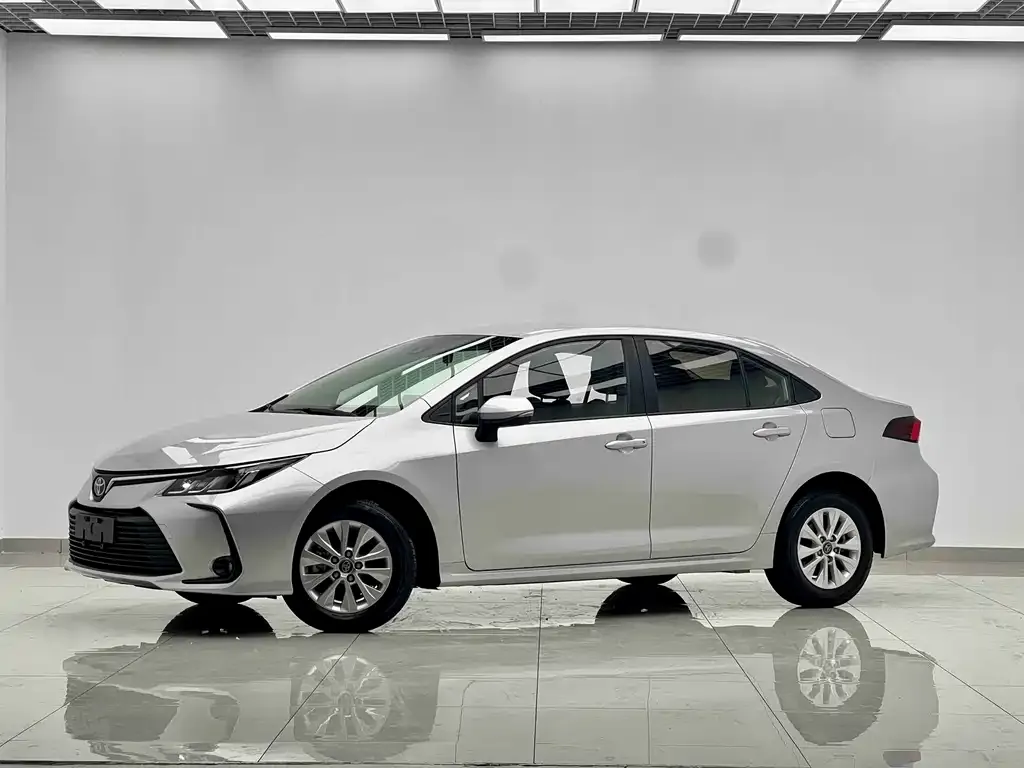 Toyota Corolla — фото 1