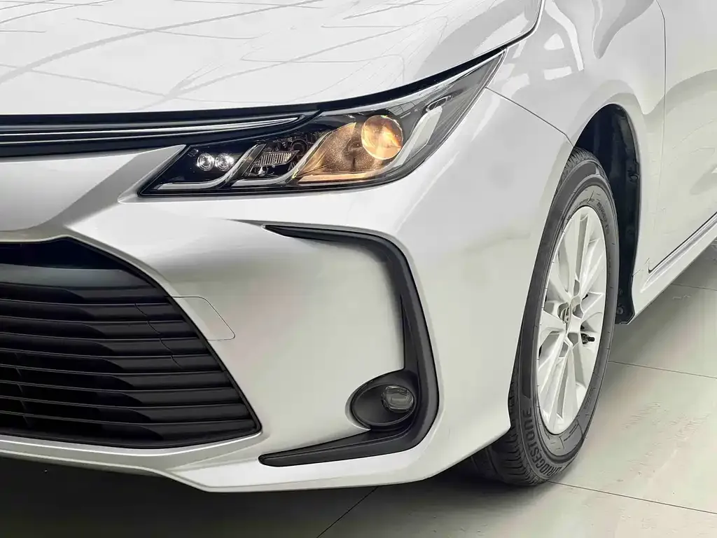 Toyota Corolla — фото 5