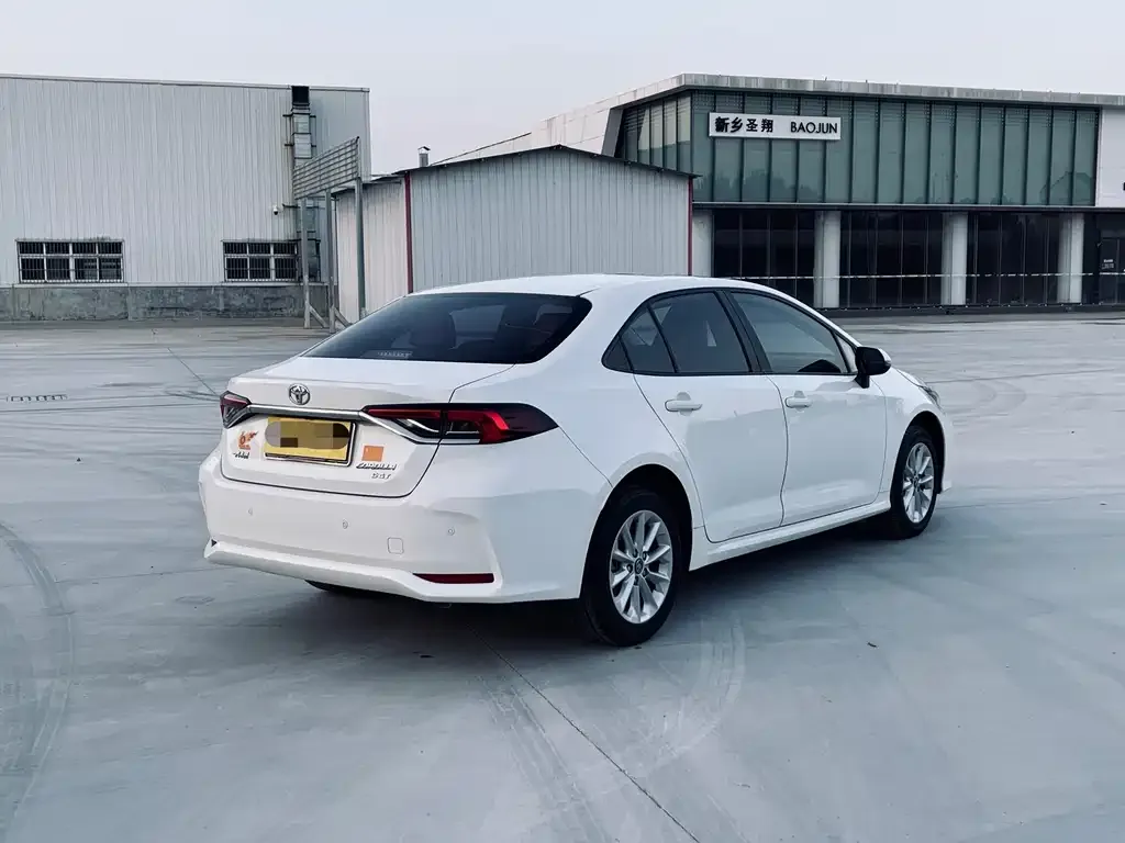 Toyota Corolla — фото 4