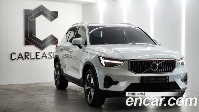 Volvo XC40 — фото 1