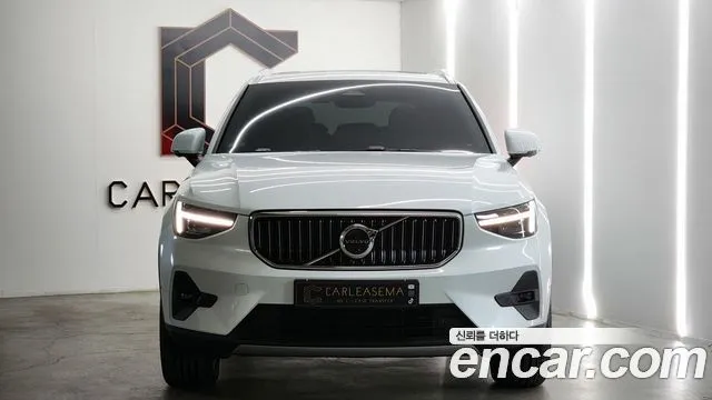 Volvo XC40 — фото 9