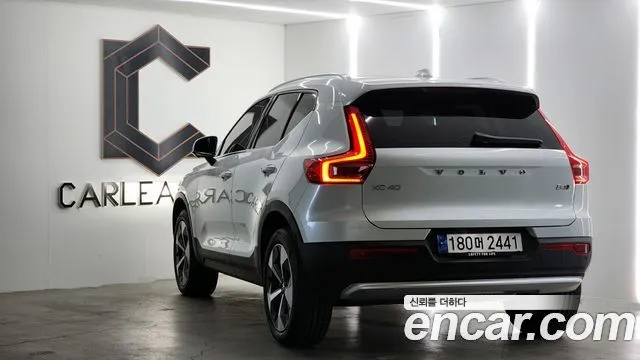 Volvo XC40 — фото 8
