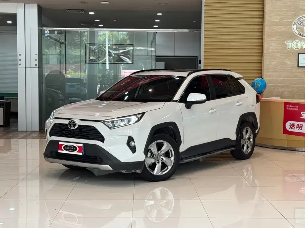 Toyota RAV4 — фото 1