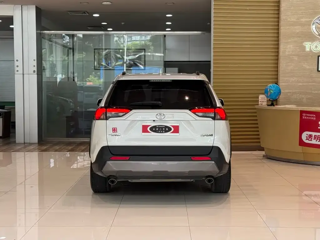 Toyota RAV4 — фото 3