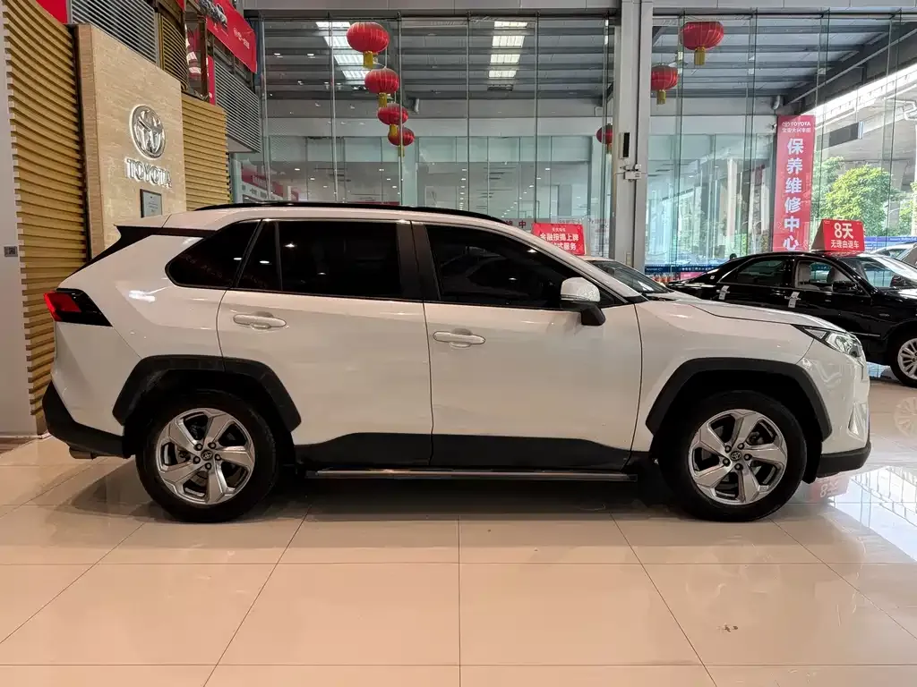 Toyota RAV4 — фото 6