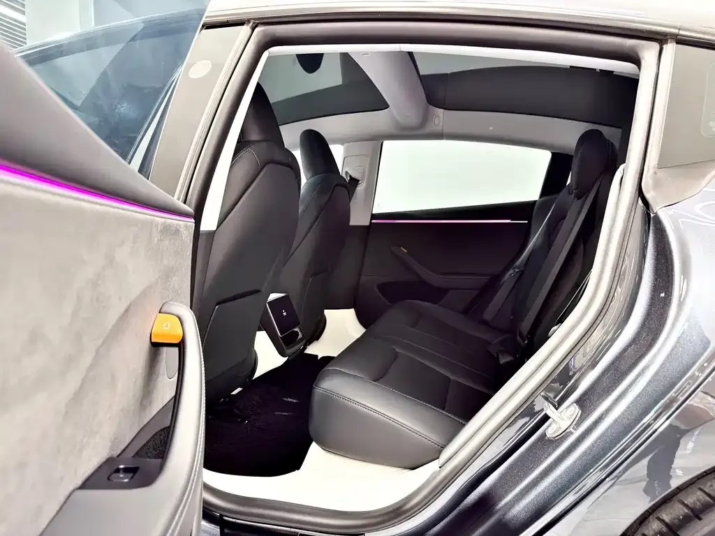 Tesla Model 3 — фото 10