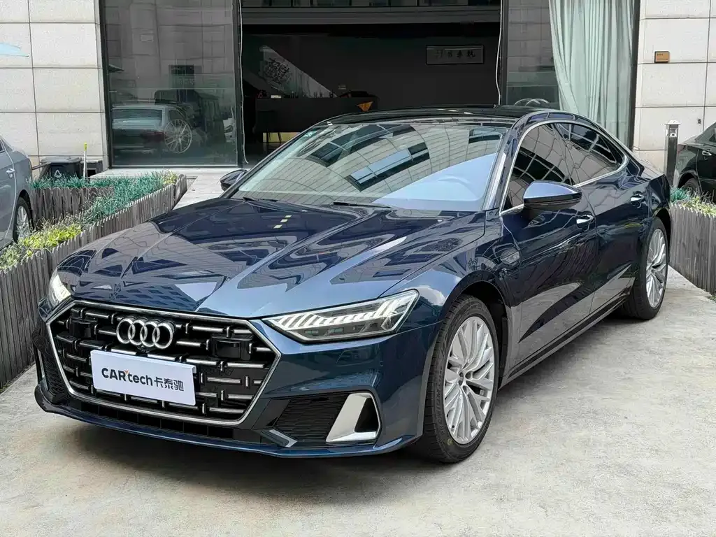 Audi A7L — фото 1