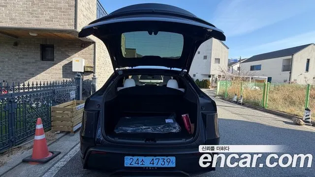 Tesla Model Y — фото 10