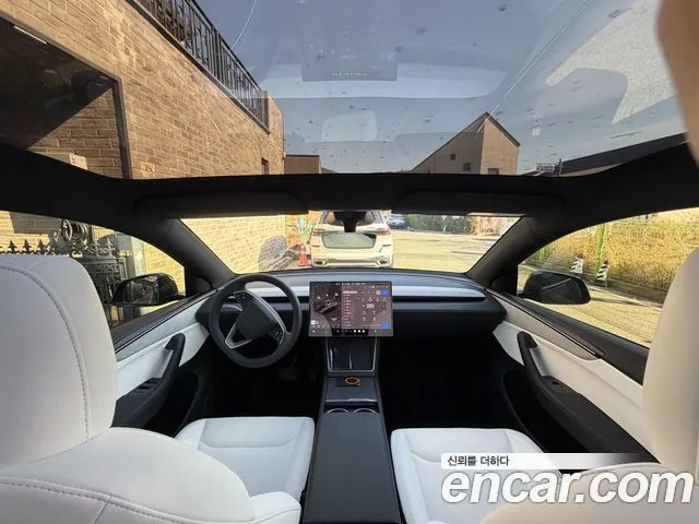 Tesla Model Y — фото 8