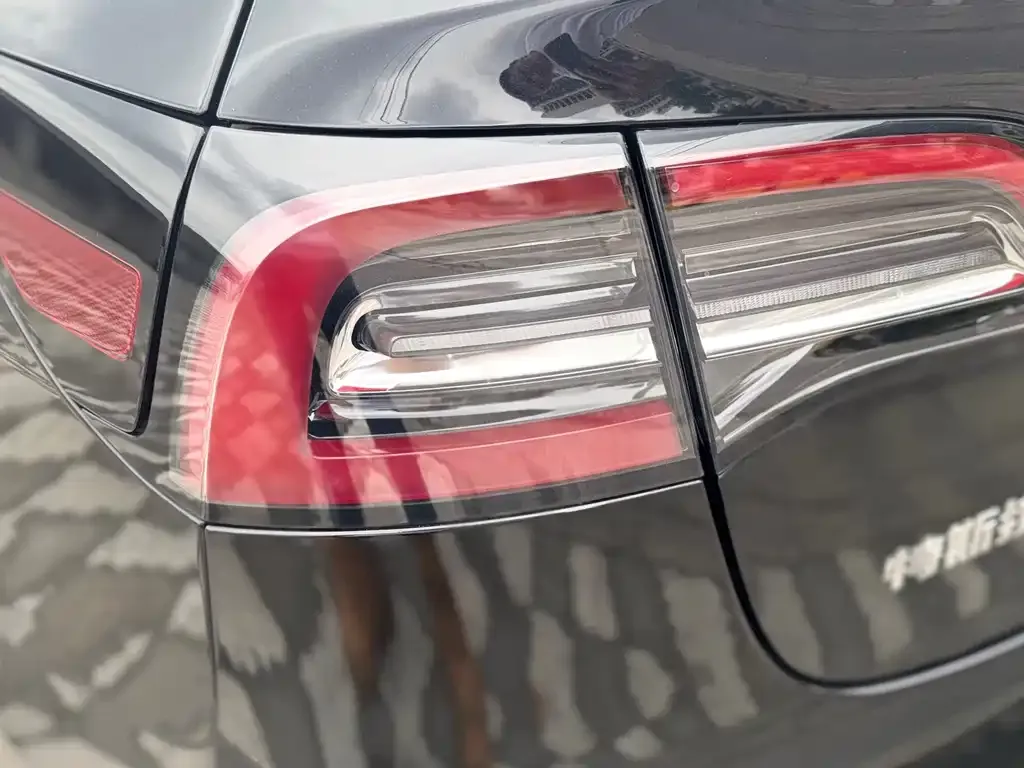 Tesla Model 3 — фото 10
