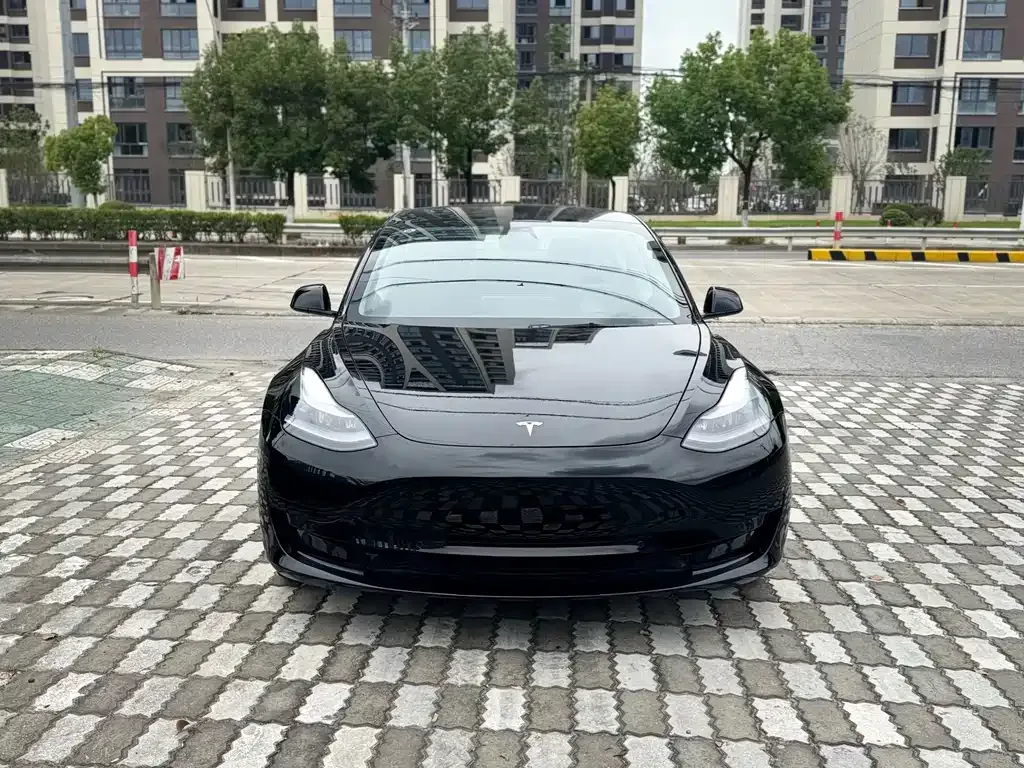 Tesla Model 3 — фото 5