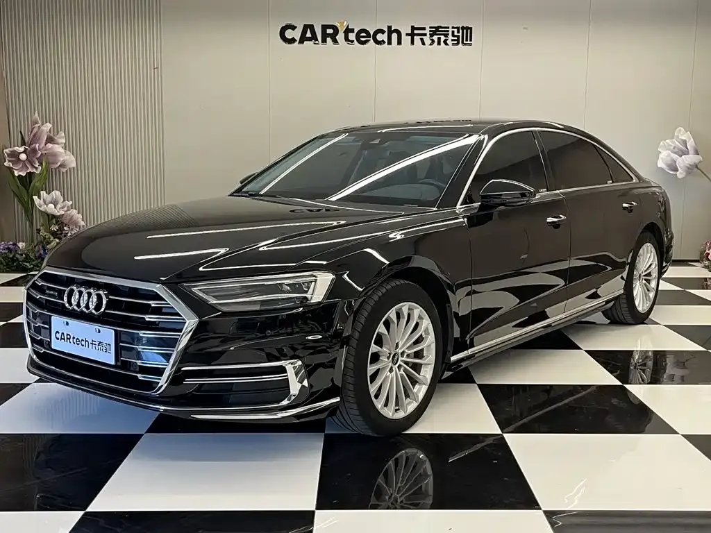 Audi A8 — фото 1