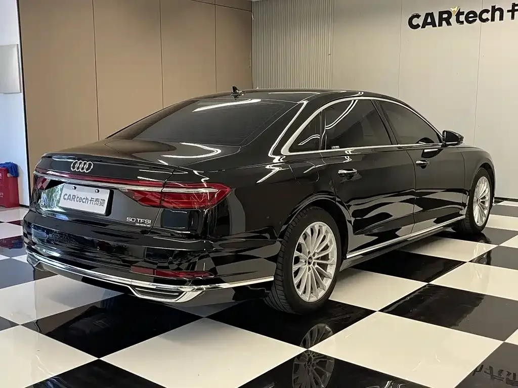 Audi A8 — фото 3