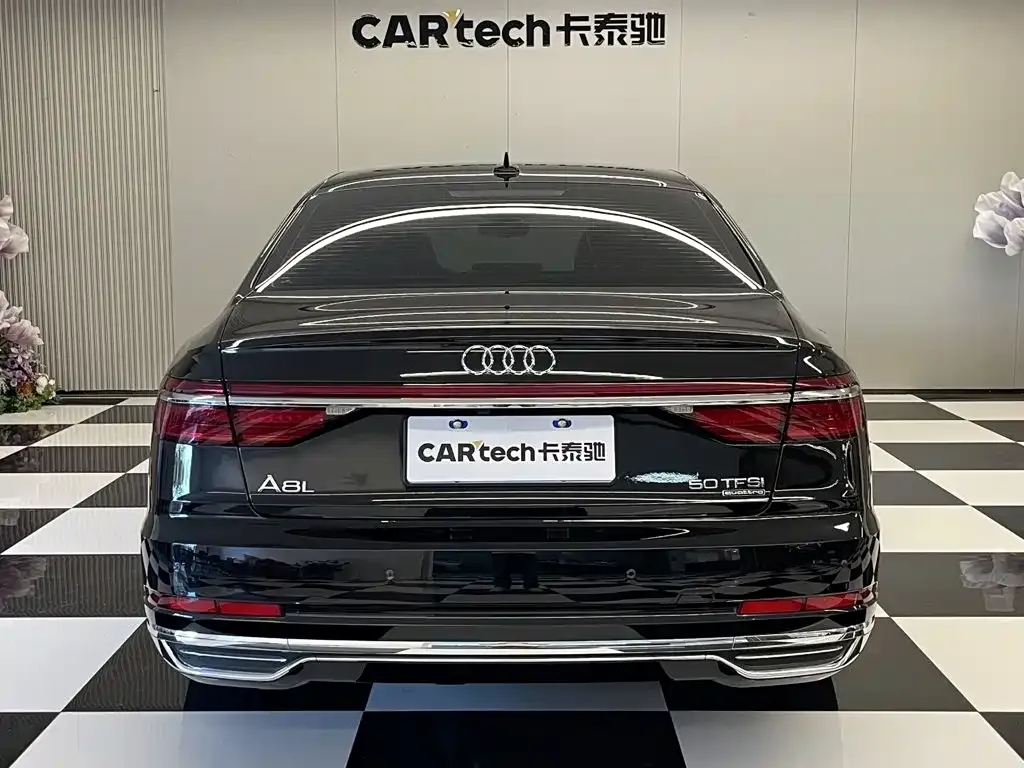 Audi A8 — фото 6