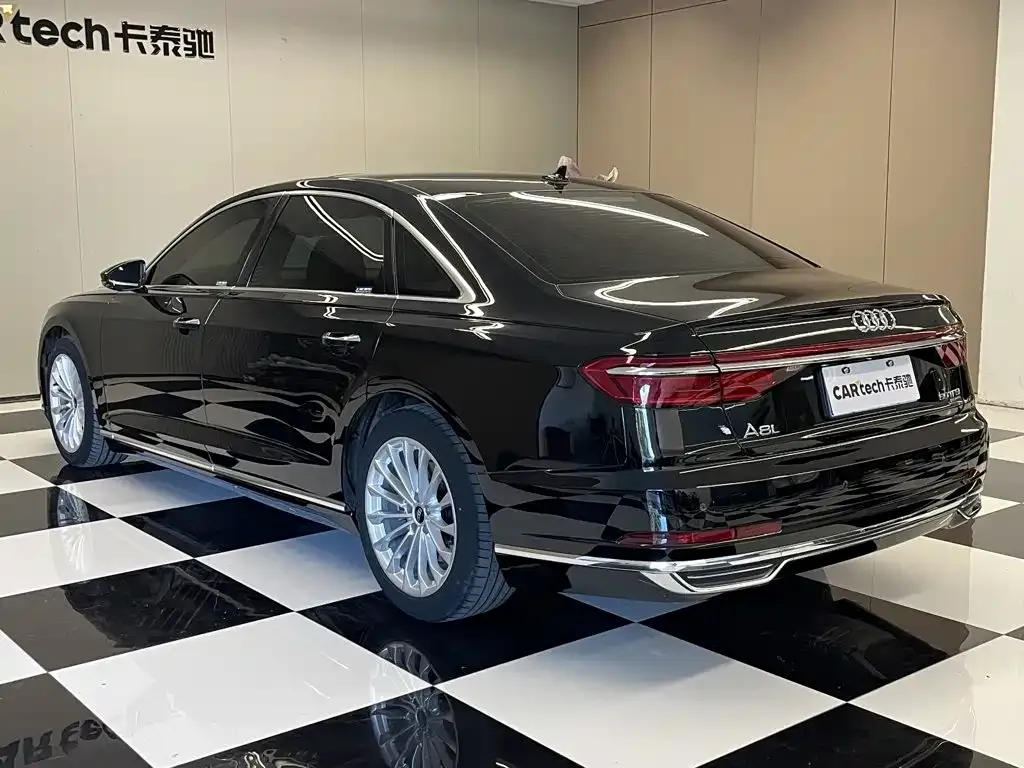 Audi A8 — фото 7