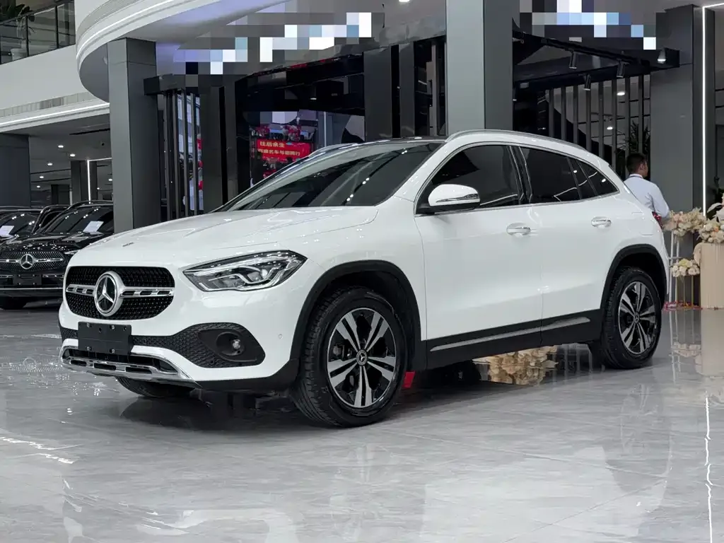 Mercedes-Benz GLA — фото 1