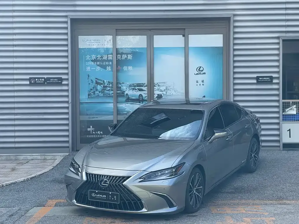 Lexus ES — фото 1