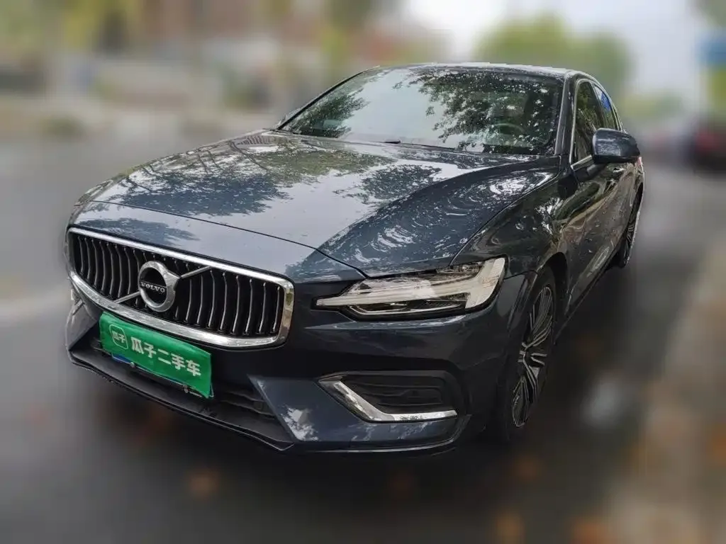 Volvo S60 — фото 1