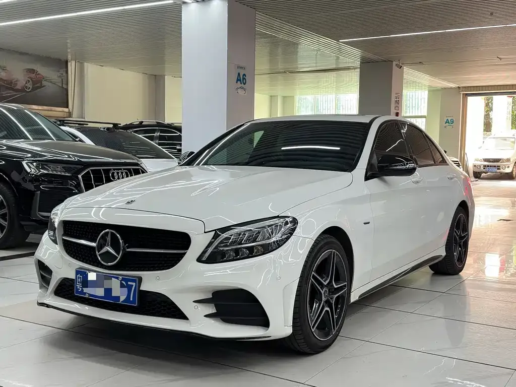 Mercedes-Benz C-Class — фото 1
