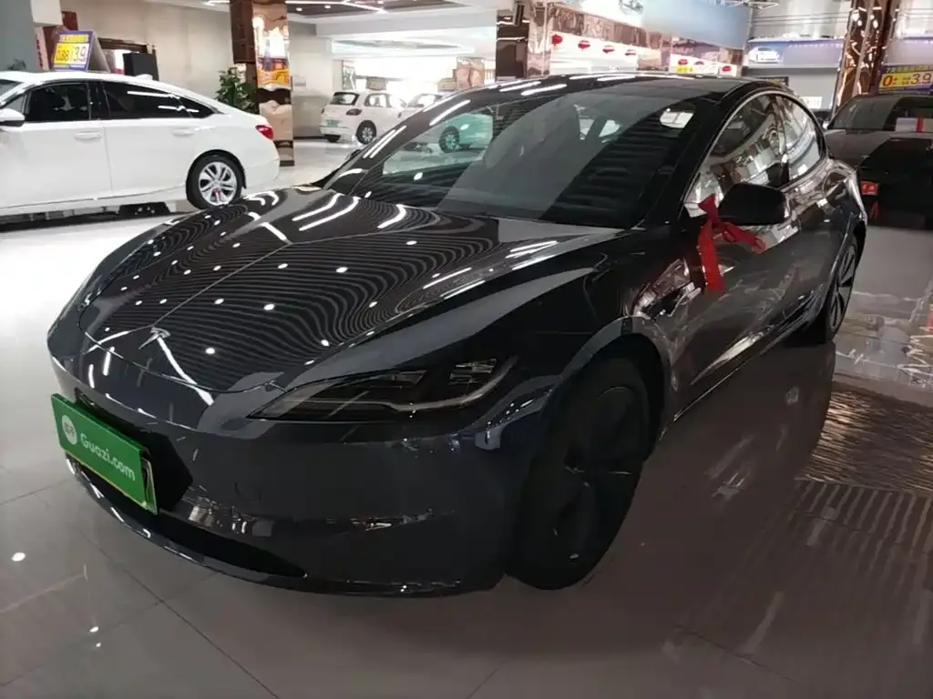 Tesla Model 3 — фото 1