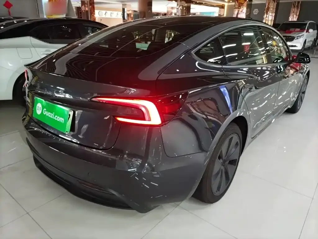 Tesla Model 3 — фото 9
