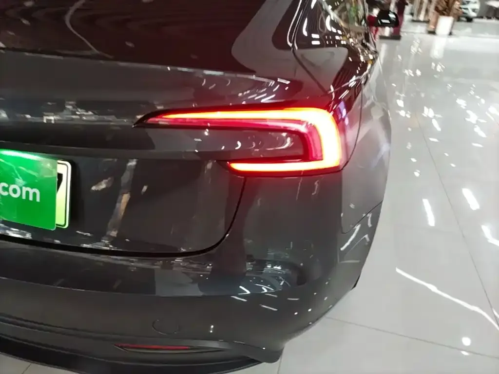 Tesla Model 3 — фото 2
