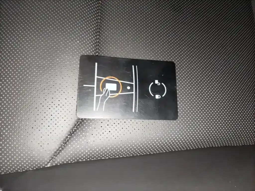 Tesla Model 3 — фото 10