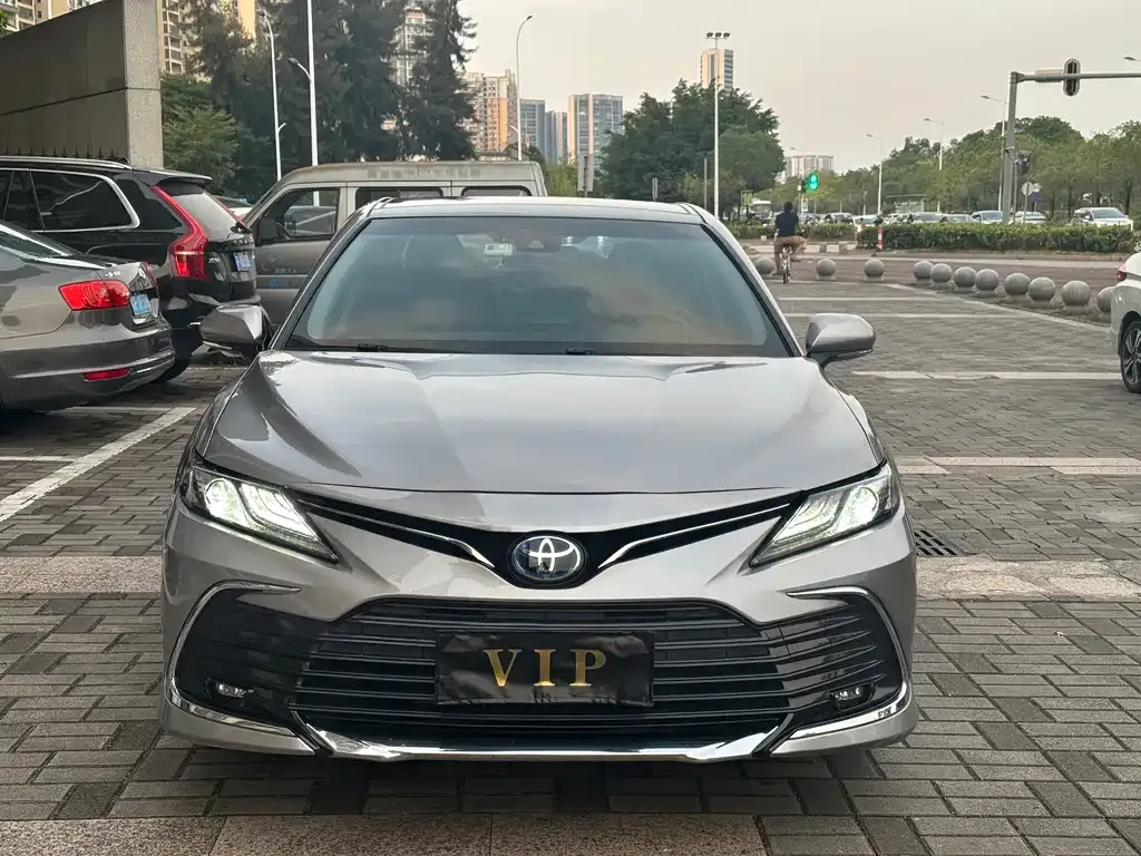 Toyota Camry — фото 9