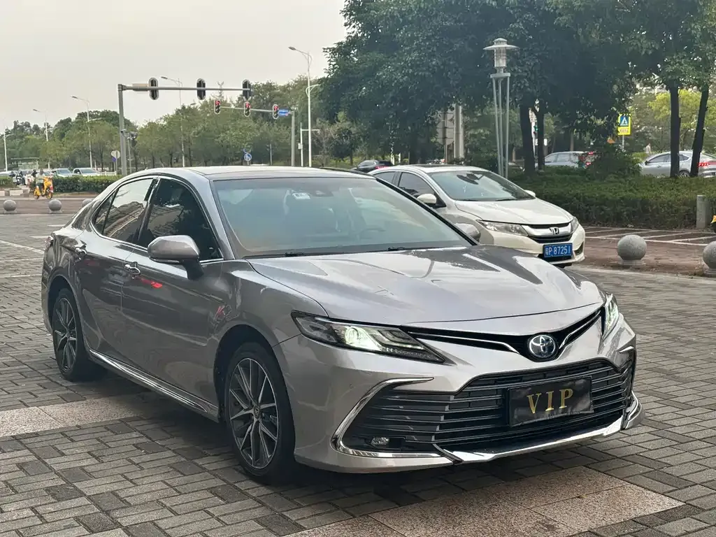 Toyota Camry — фото 6