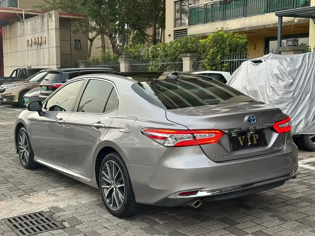 Toyota Camry — фото 8