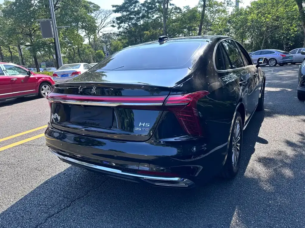 Hongqi H5 — фото 10