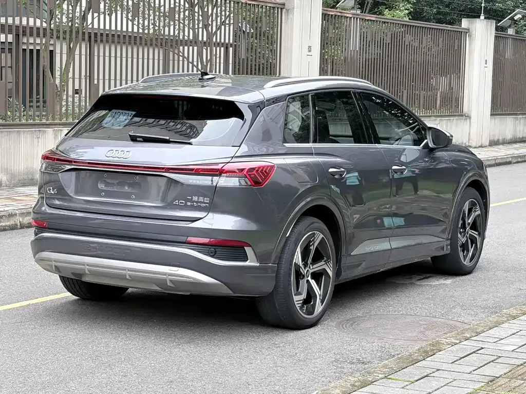 Audi Q4 e-tron — фото 7