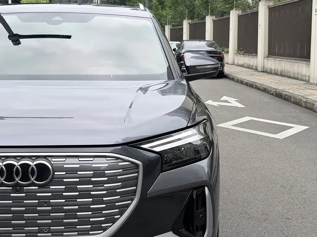 Audi Q4 e-tron — фото 2