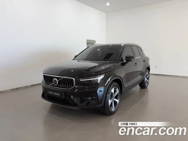 Volvo XC40 — фото 1