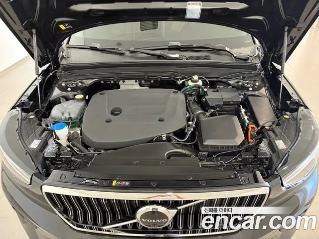 Volvo XC40 — фото 10