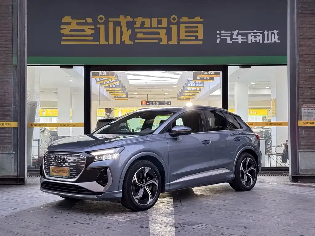 Audi Q4 e-tron — фото 1