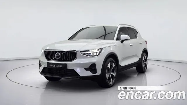 Volvo XC40 — фото 1