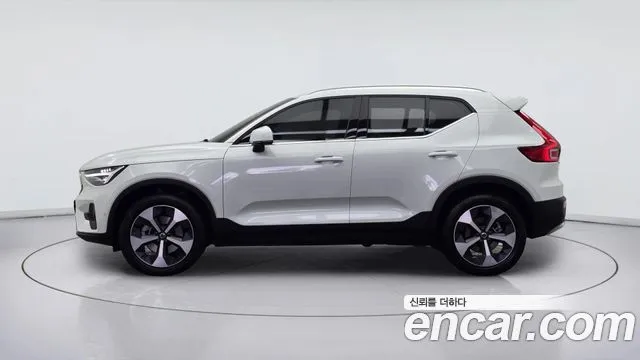 Volvo XC40 — фото 3