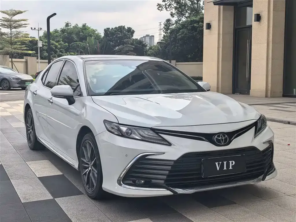 Toyota Camry — фото 7