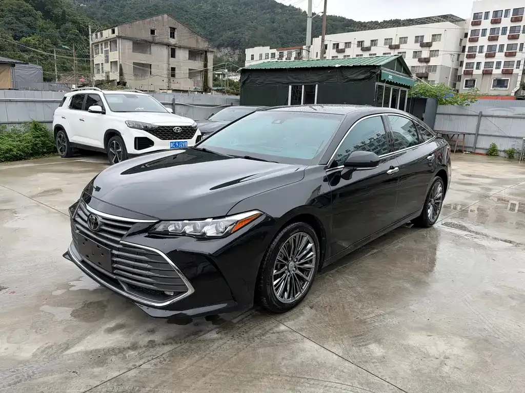 Toyota Avalon — фото 1