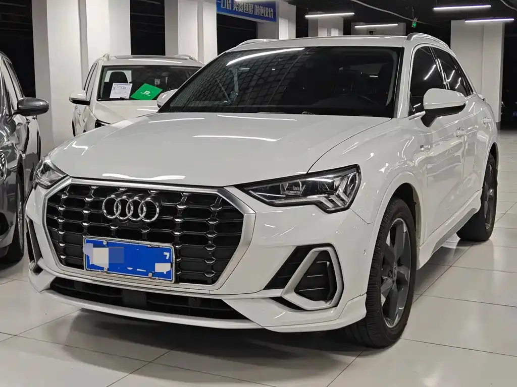 Audi Q3 — фото 1