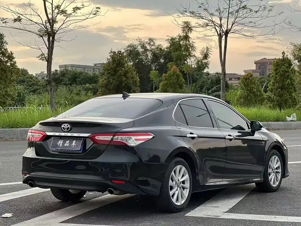 Toyota Camry — фото 3