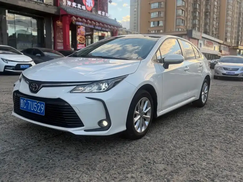 Toyota Corolla — фото 1