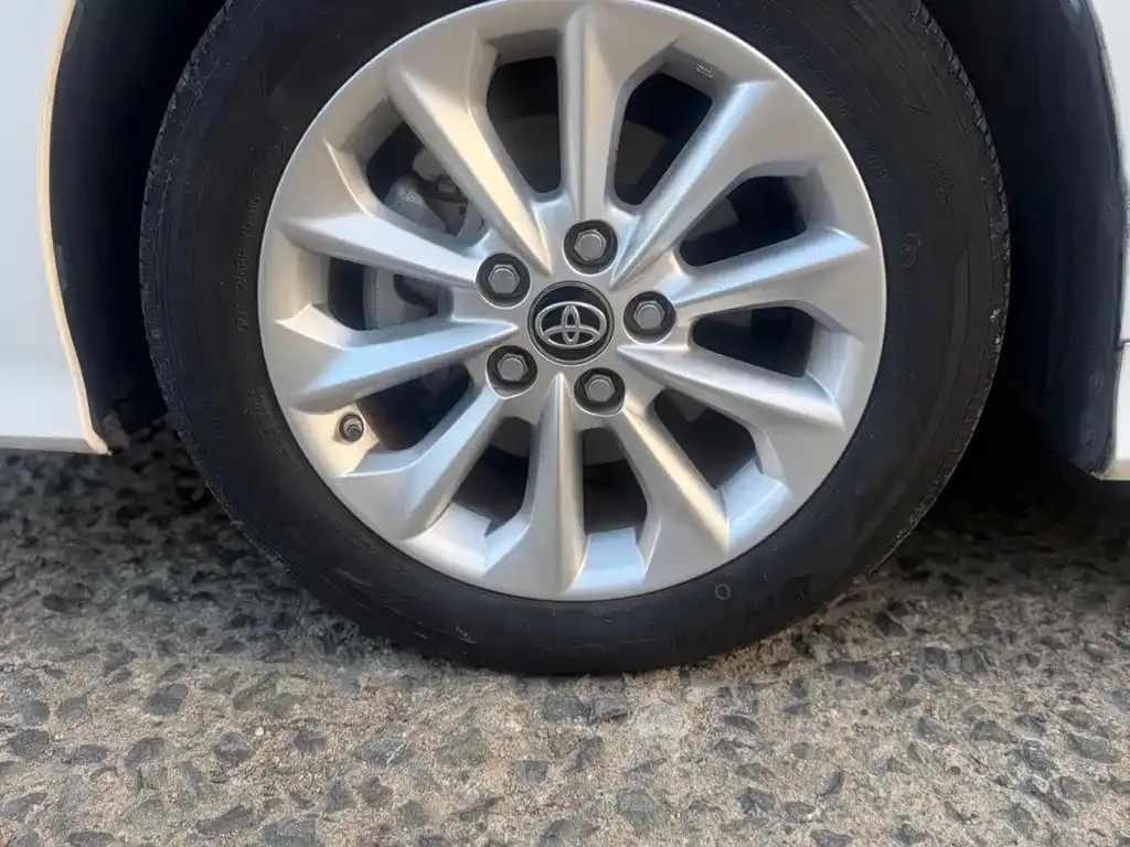 Toyota Corolla — фото 2