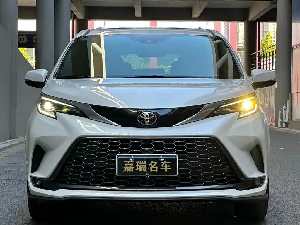 Toyota Granvia — фото 7
